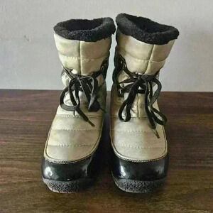 Sporto Quilted Champagne Nylon Winter Bootie with Faux Fur Lining Size 10